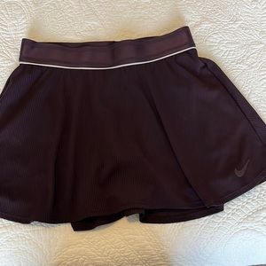 Nike tennis skirt in beautiful plum color. Size small.